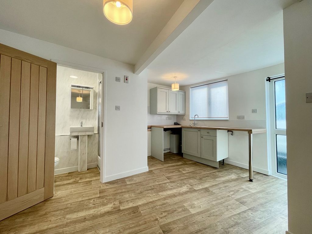 Studio to rent in Church Street, Kingsbridge TQ7, £550 pcm Zoopla