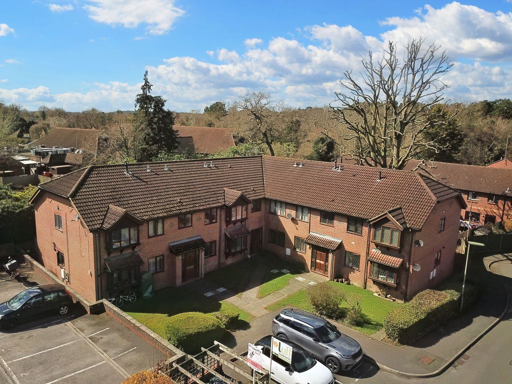 2 bed flat for sale in Scarlet Oaks, Camberley, Surrey GU15 Zoopla