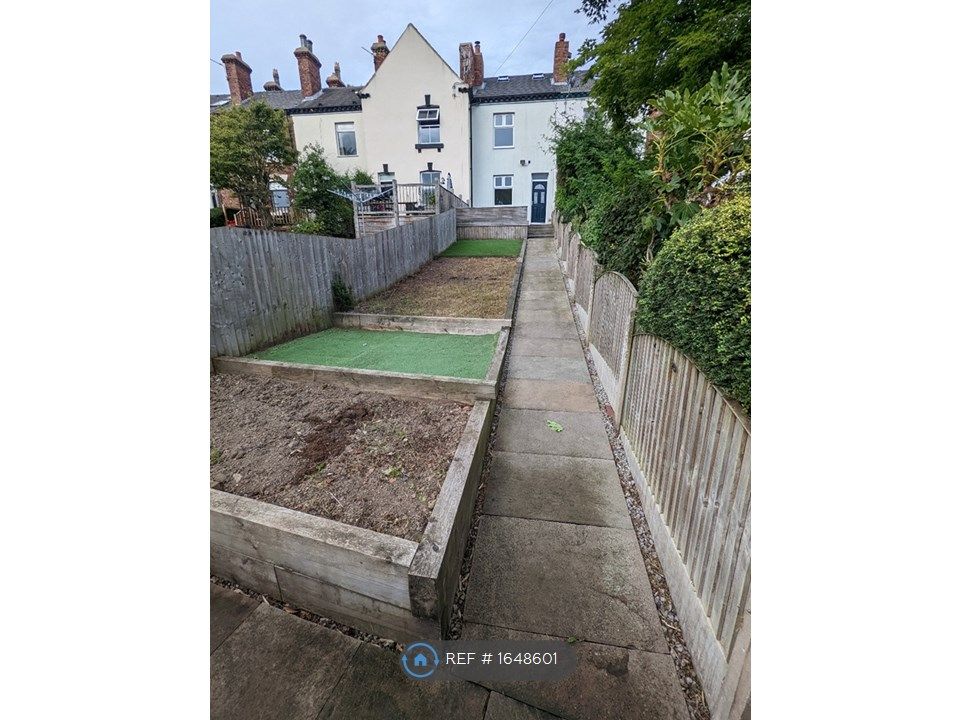 3 bed terraced house to rent in Dennington Lane, Crigglestone