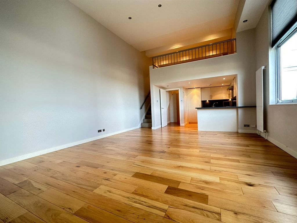 1 bed flat to rent in Piper Building, Parsons Green, London SW6, £2,300