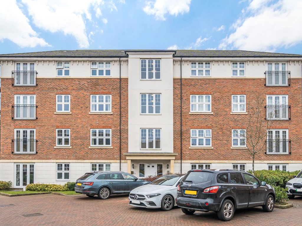 2 bed flat to rent in Heaton Court, 12 Colnhurst Road, Hertfordshire WD17 Zoopla