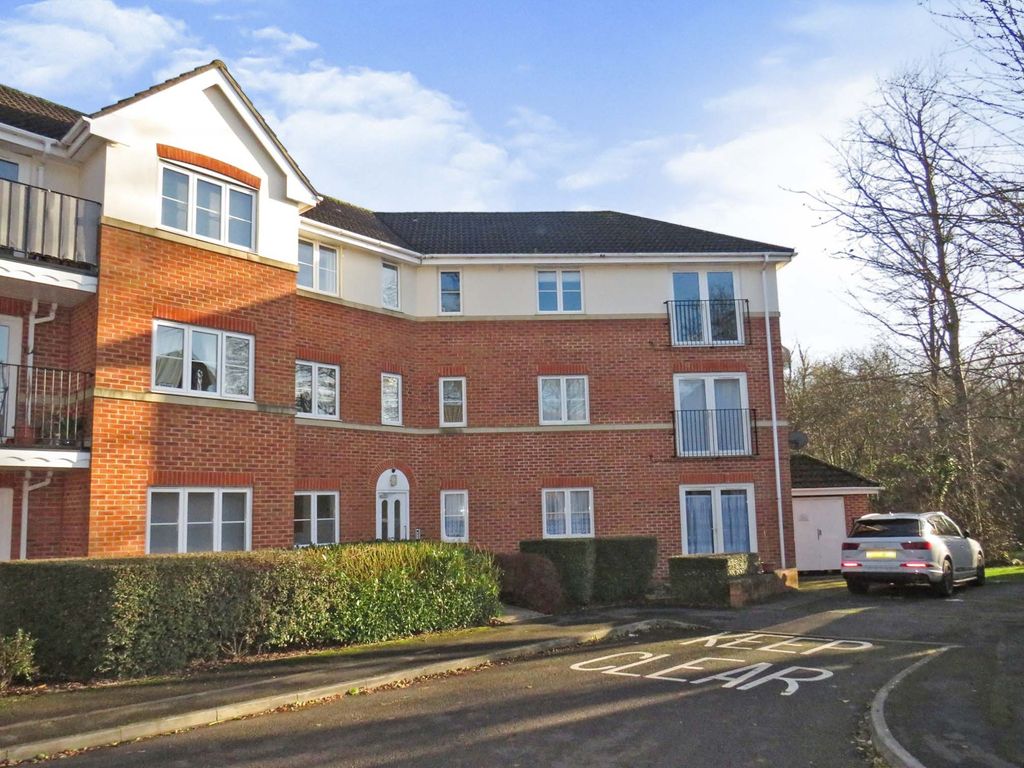 2 bed flat for sale in Basingfield Close, Old Basing, Basingstoke RG24