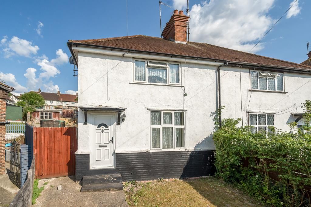 3 bed semidetached house for sale in High Buckinghamshire