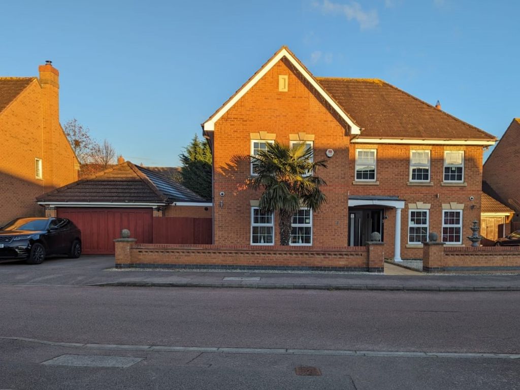 5 bed detached house for sale in Bayham Close, Bedford MK42, £749,995 Zoopla