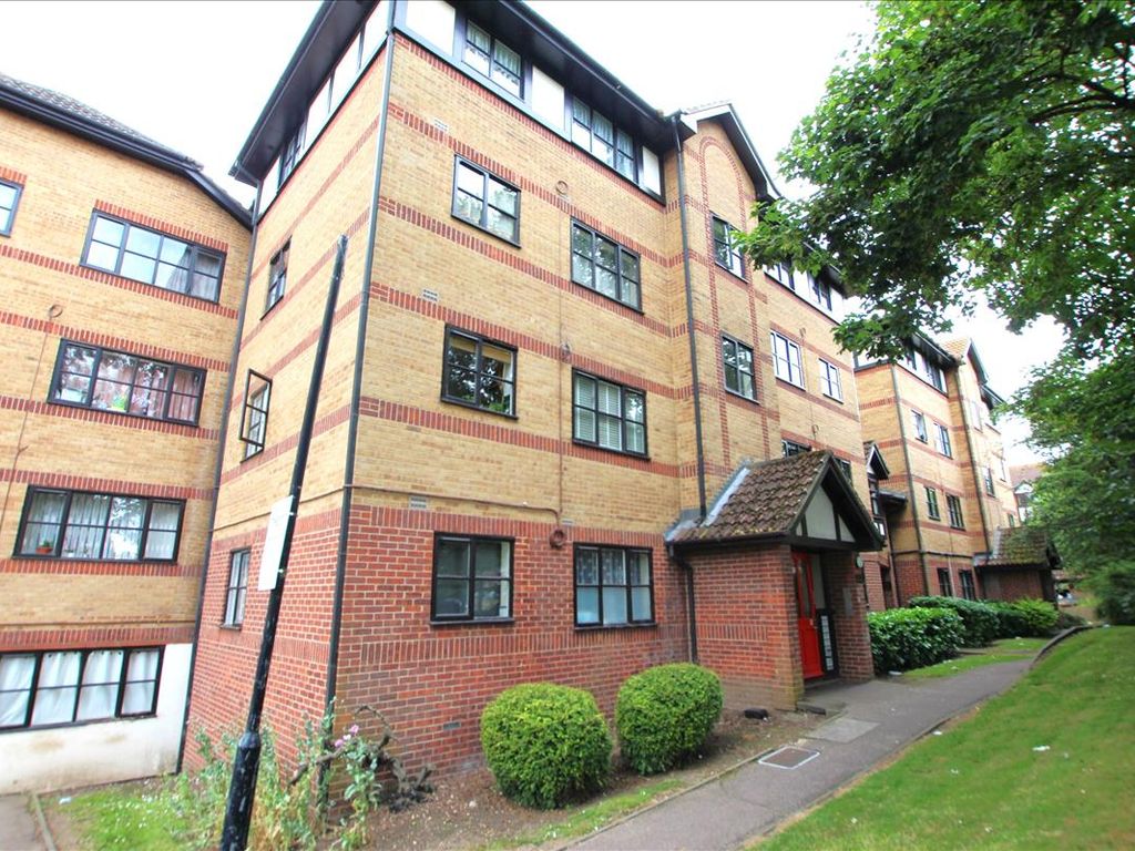 Studio to rent in Somerset Gardens, White Hart Lane, Tottenham, London