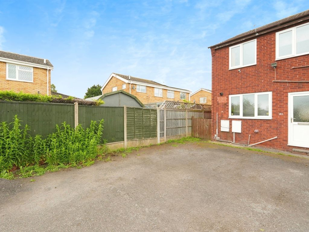 2 bed property to rent in Kensington Road, Scunthorpe DN15, £675 pcm