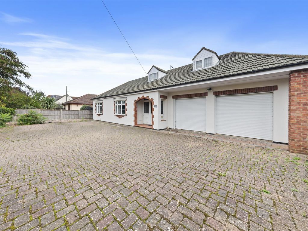 5 bed detached house for sale in Avenue Road, Rushden NN10 Zoopla