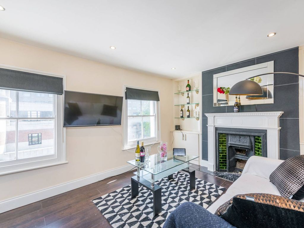 1 bed flat to rent in North End Road, Barons Court, London W14, £1,799