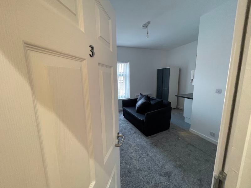 Room to rent in Flat 3, Droylsden Road, Audenshaw, Manchester M34 Zoopla