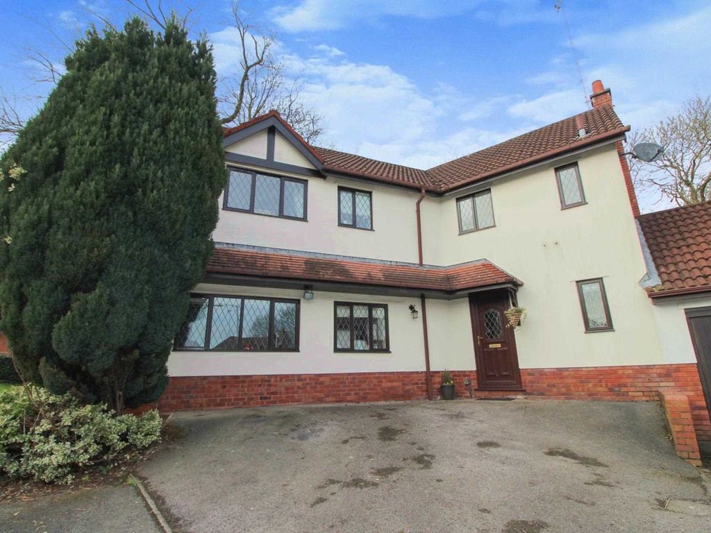4 bed linkdetached house for sale in Glentress Mews, Heaton, Bolton