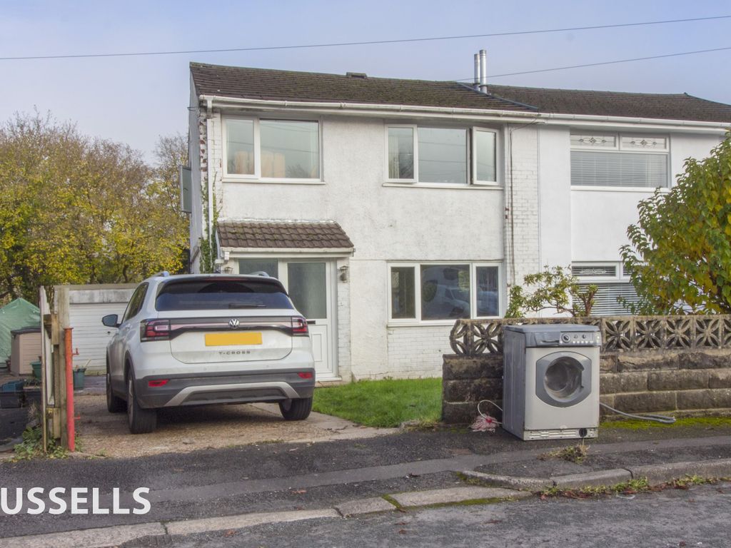 3 bed semidetached house for sale in Garden Close, Llanbradach
