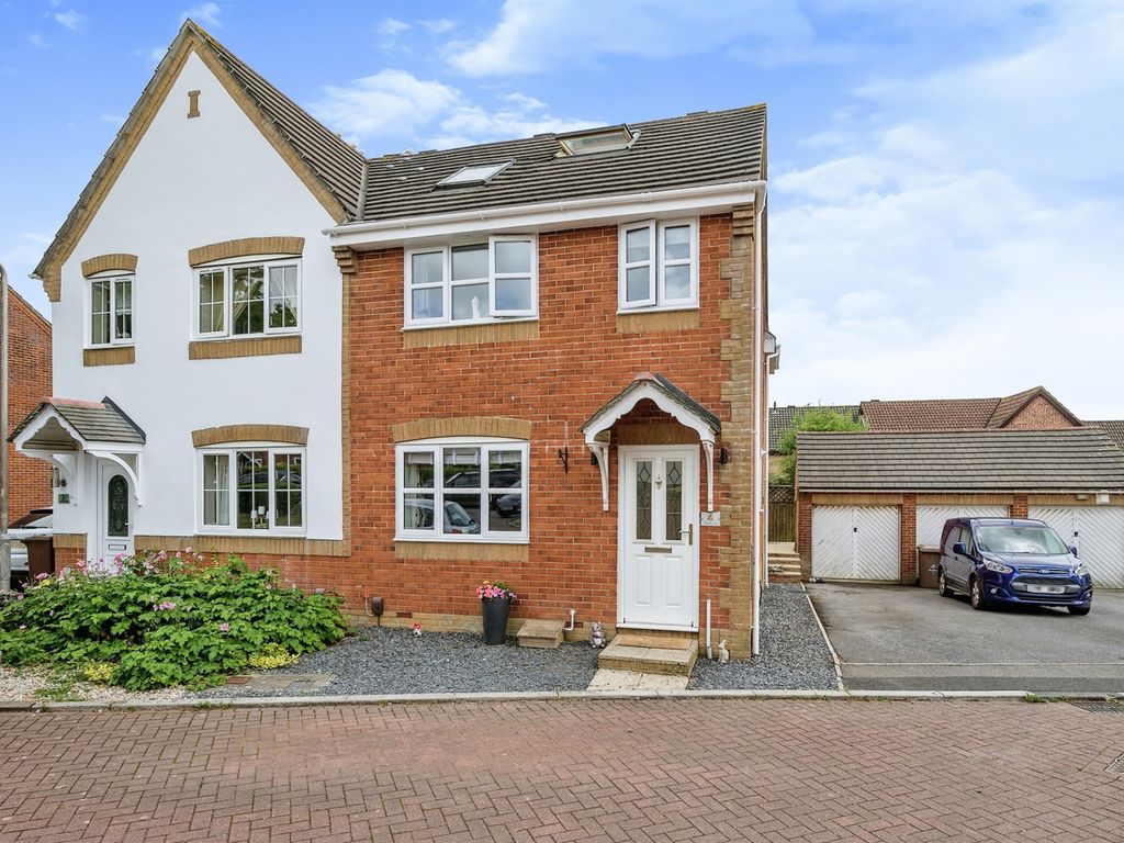 4 bed semidetached house for sale in Roseclave Close, Plympton