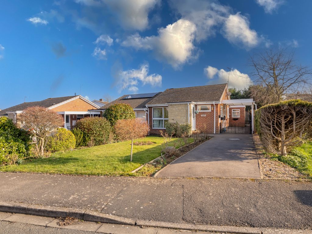 2 bed semidetached bungalow for sale in Brooke Road, Banbury OX16 Zoopla
