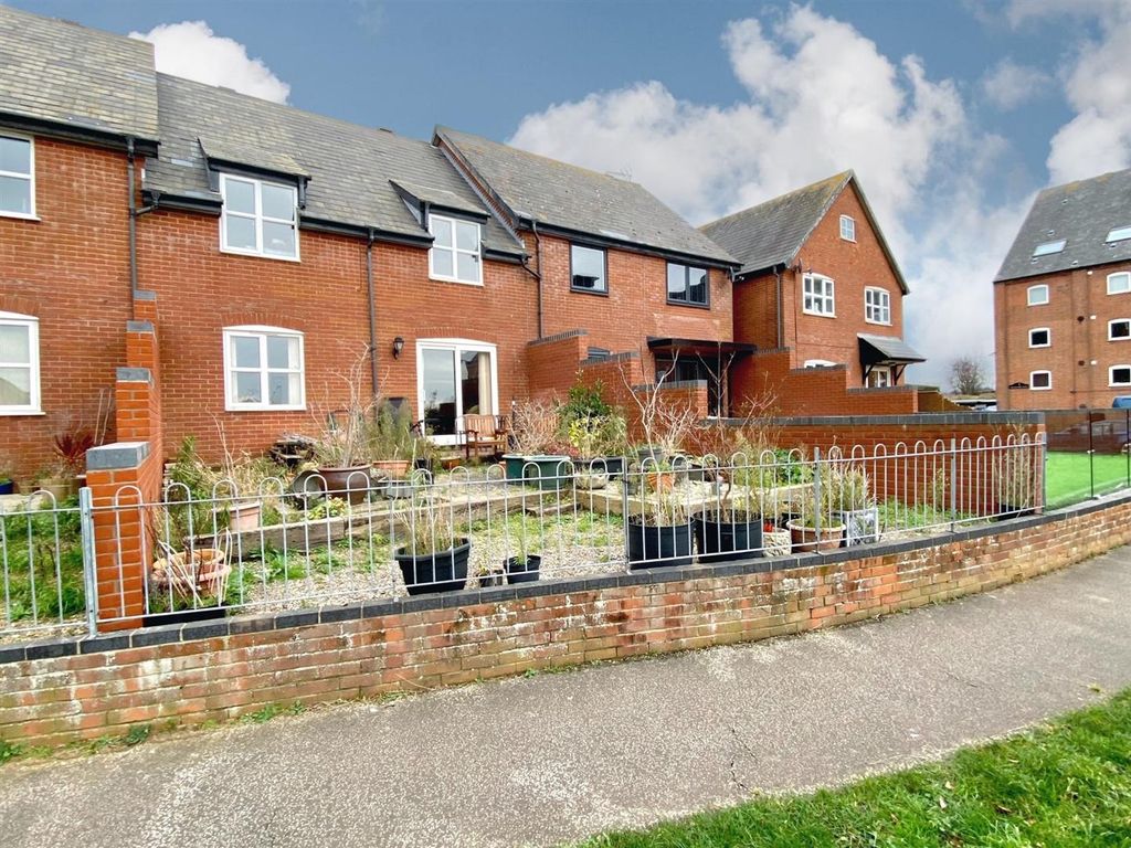 3 bed property for sale in Maltsters Way, Oulton Broad, Lowestoft. NR32, With Broads Views, £