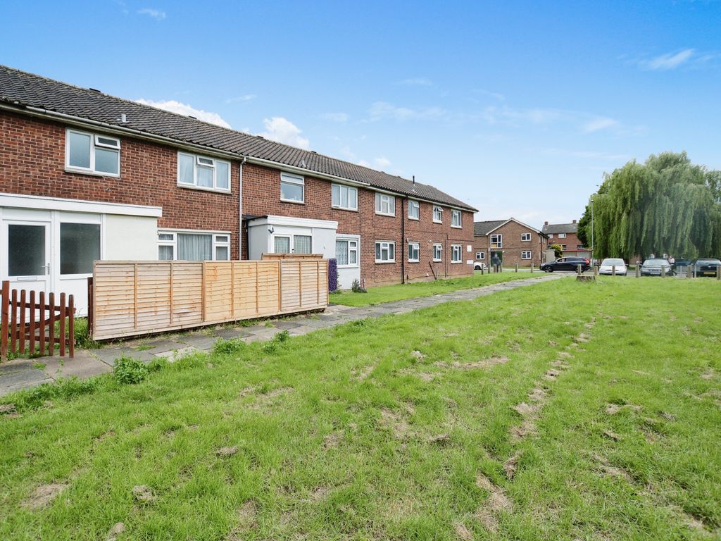 3 bed terraced house for sale in Rydal Mount, Northampton NN3 Zoopla