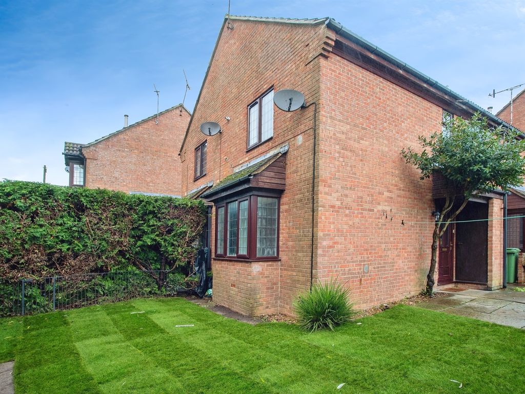 2 bed property for sale in Rosewood Court, Hemel Hempstead HP1, £