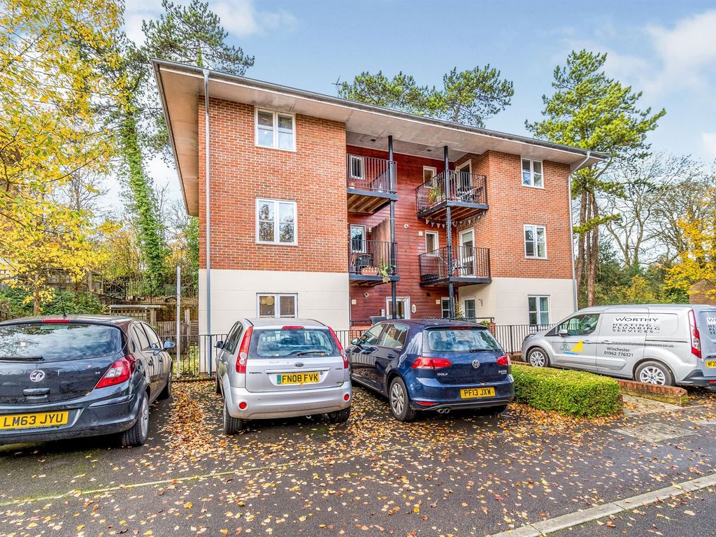Grange Close, Winchester SO23  
