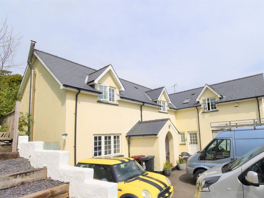 5 bed detached house for sale in Church Close, Begelly, Kilgetty SA68