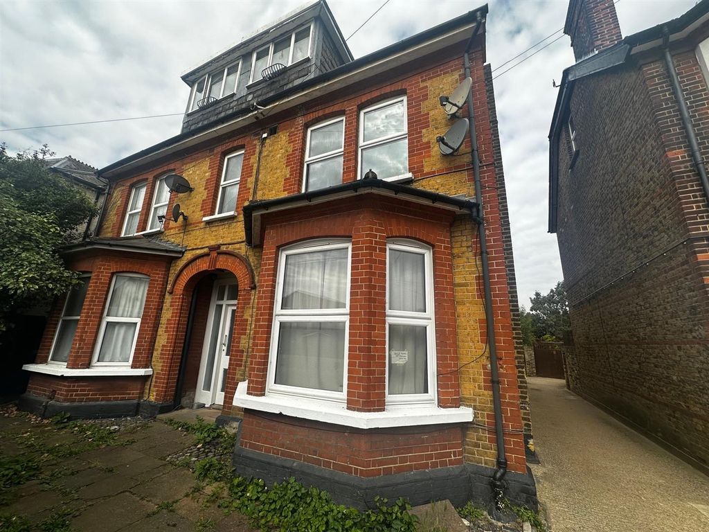 Studio to rent in Darnley Road, Gravesend DA11, £700 pcm Zoopla