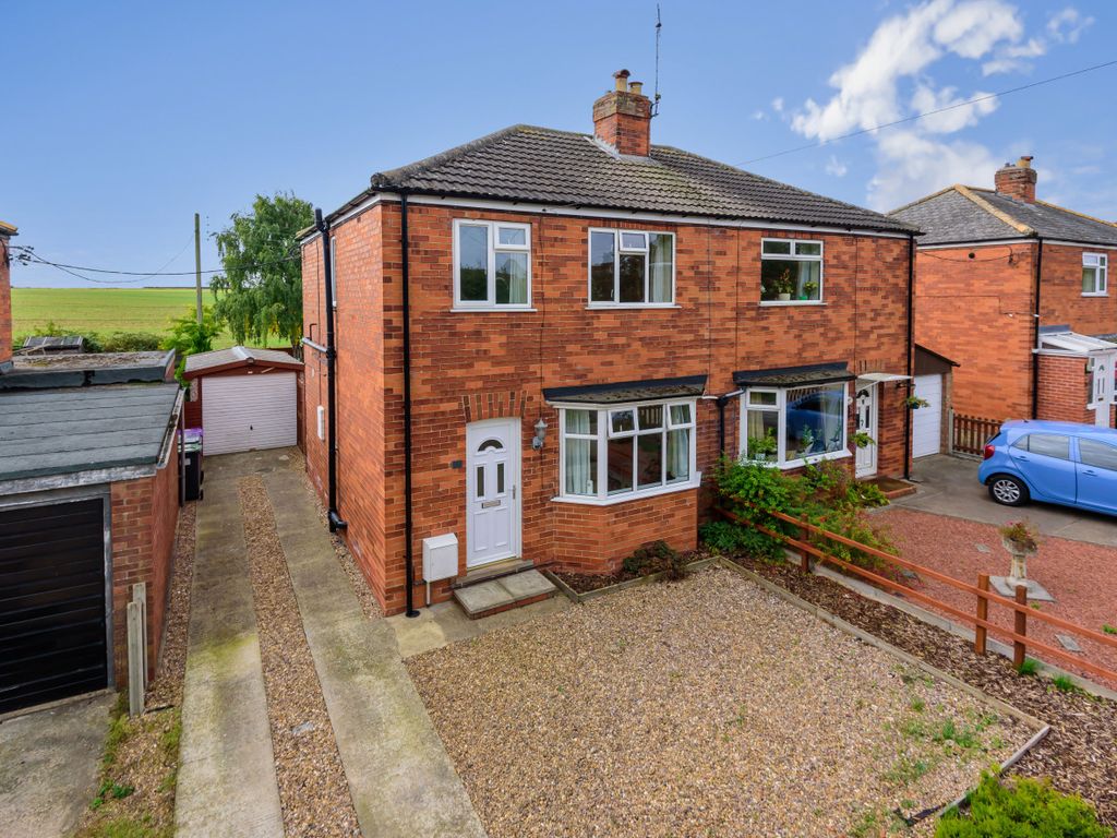 3 bed semidetached house for sale in College Road, Cranwell Village