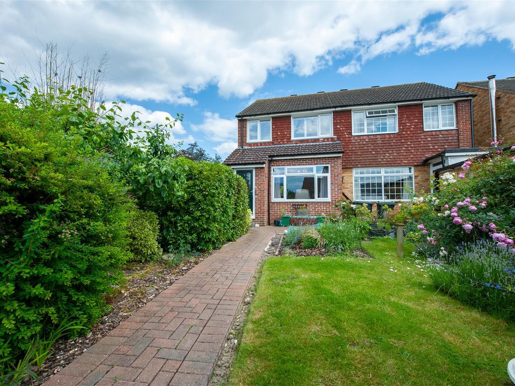 3 bed semidetached house for sale in Haleys Place, Burham, Rochester
