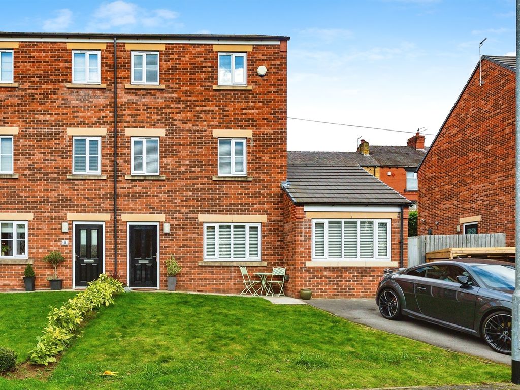 4 bed semidetached house for sale in Darley Cross, Worsbrough