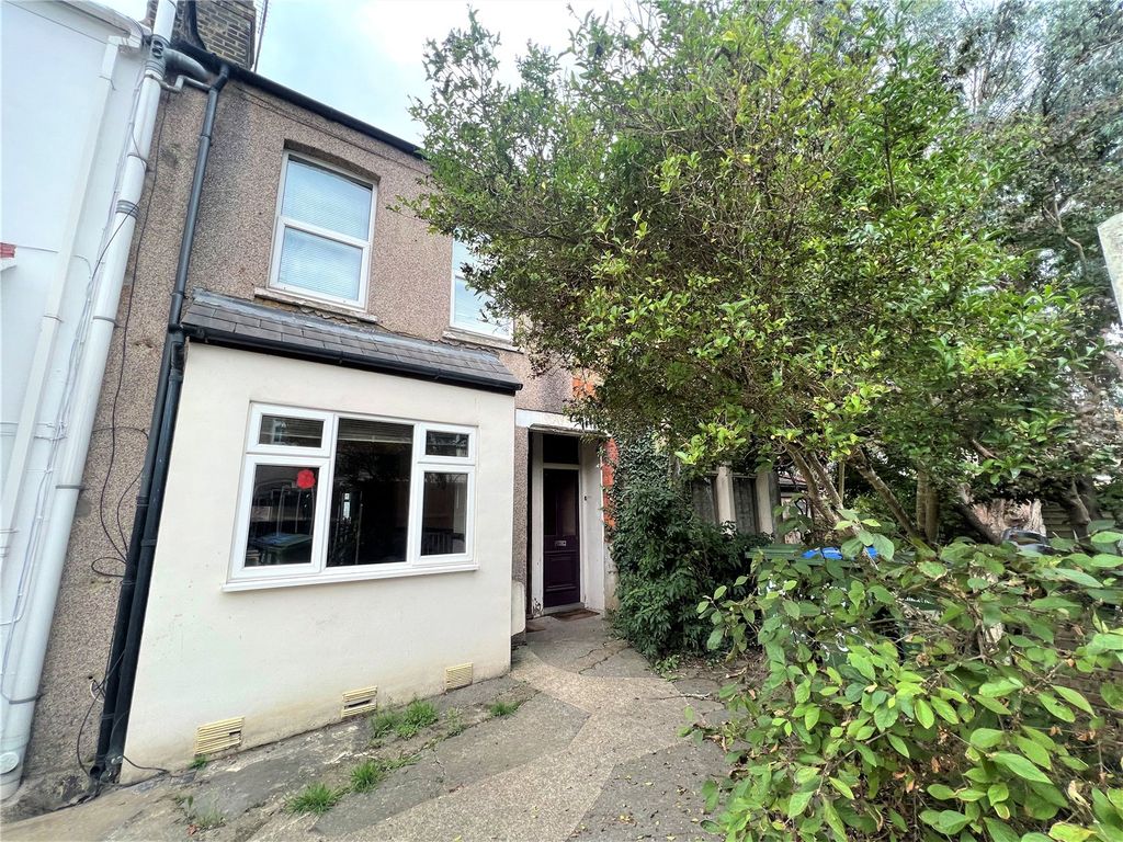 3 bed terraced house for sale in Swingate Lane, Plumstead Common