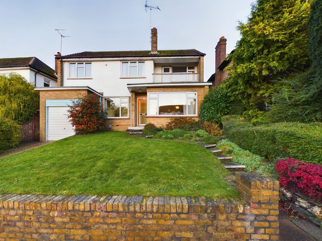 3 bed detached house for sale in Bellmount Wood Avenue, Watford WD17, £