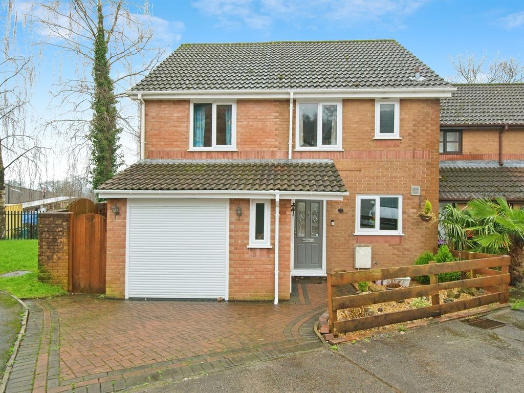 4 bed end terrace house for sale in Heather Court, Ty Canol, Cwmbran