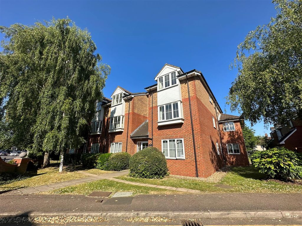 Studio to rent in Holm Oak Park, Hagden Lane, Watford WD18 Zoopla