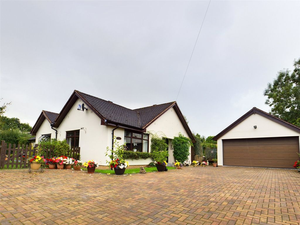 3 bed bungalow for sale in Gorsley, RossOnWye, Herefordshire HR9 Zoopla