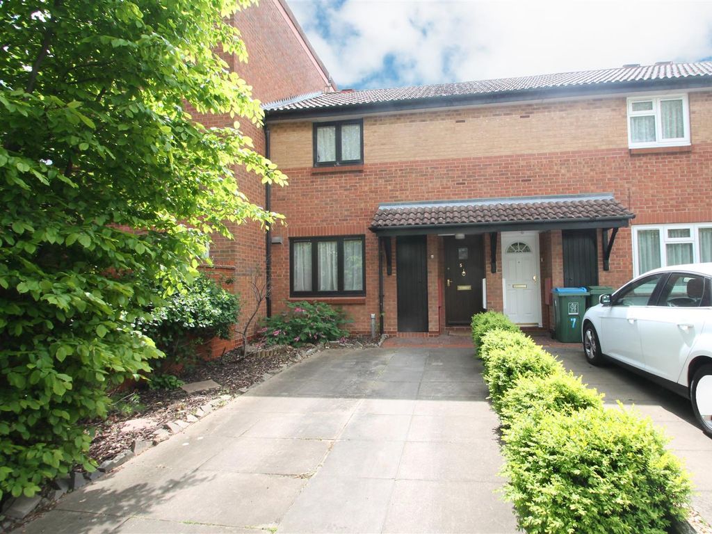 2 bed terraced house to rent in Shakespeare Way, Aylesbury HP20, £1,300 pcm Zoopla