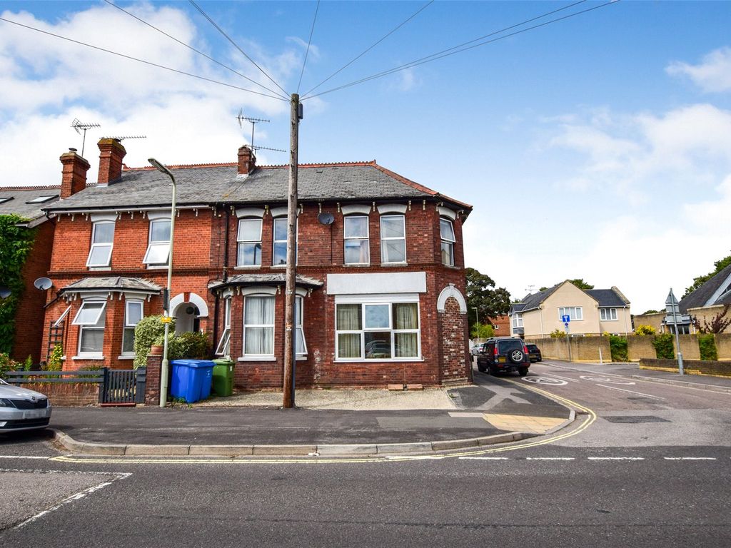 2 bed flat for sale in Queens Road, Farnborough, Hampshire GU14 Zoopla
