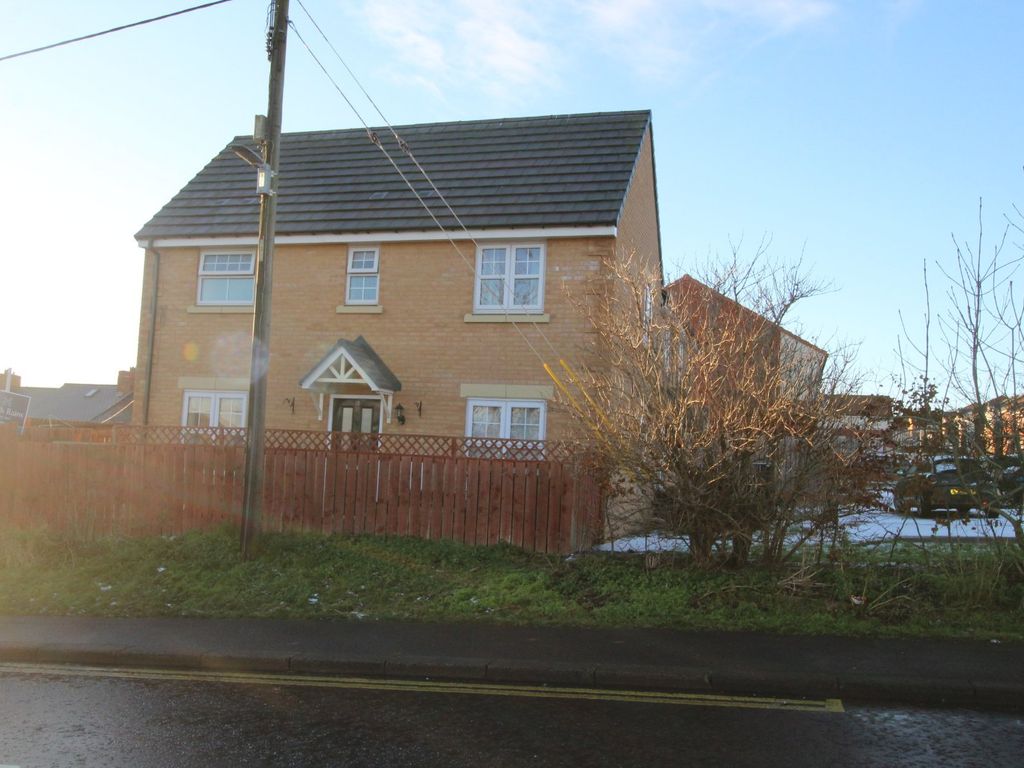 3 bed end terrace house for sale in Chadwick Close, Ushaw Moor, Durham