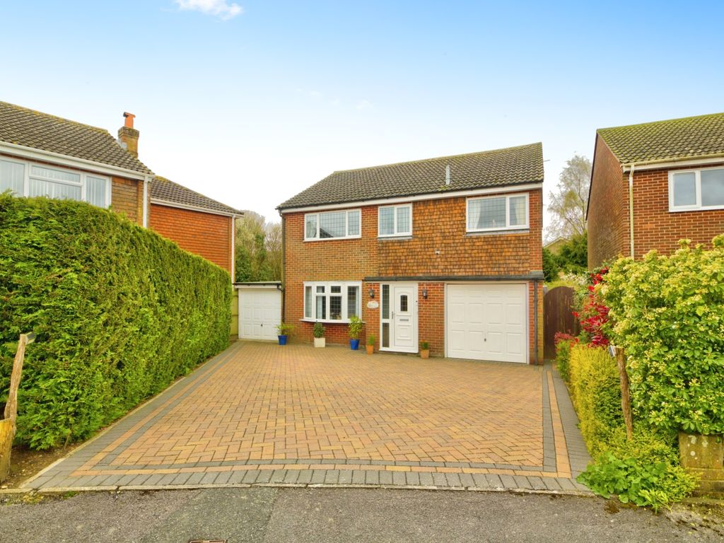 4 bed detached house for sale in Elizabeth Drive, CapelLeFerne