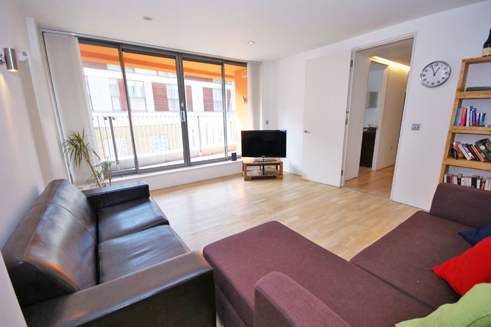 3 bed flat to rent in Plumbers Row, Tower Hamlet E1, £3,100 pcm Zoopla