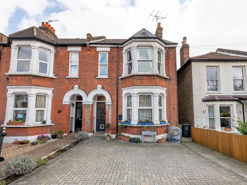2 bed flat to rent in Buckingham Road, London E18 Zoopla
