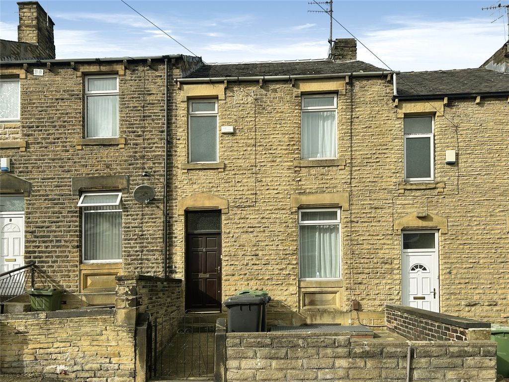 4 bed terraced house to rent in Malvern Road, Newsome, Huddersfield HD4