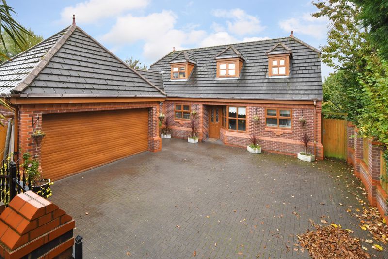 3 bed detached house for sale in Milehouse Lane, May Bank, Newcastle