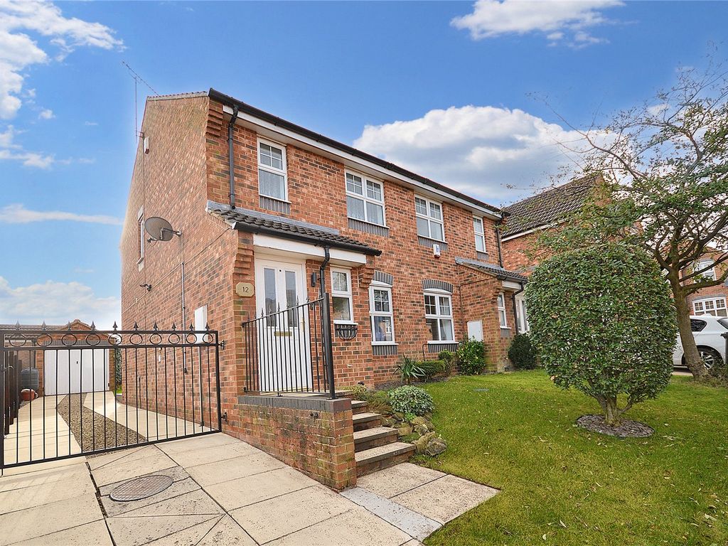 3 bed semidetached house for sale in Badminton View, Leeds, West
