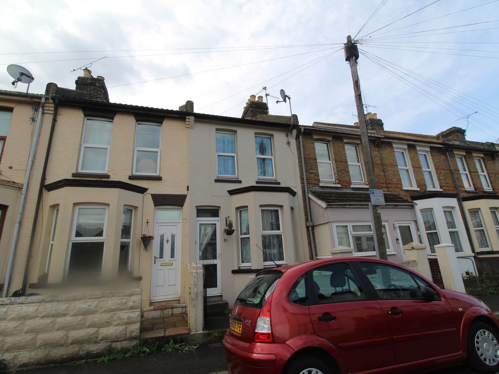 3 bed terraced house for sale in Regent Road, Kent ME7, £225,000 Zoopla
