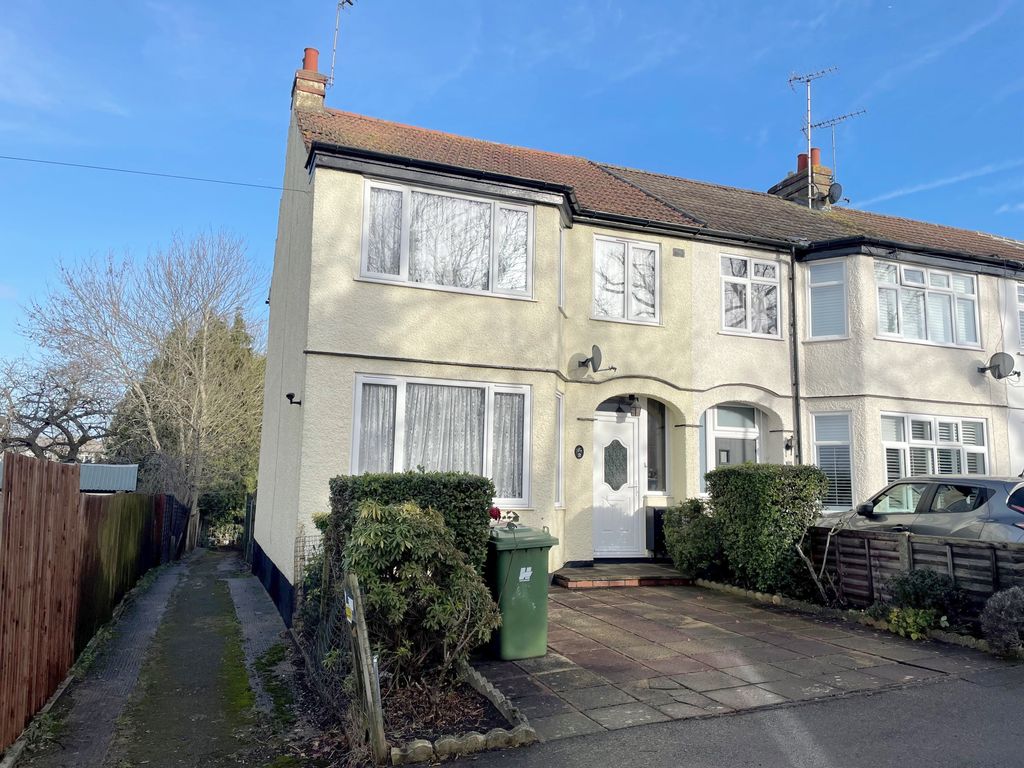3 bed end terrace house for sale in Dove Lane, Potters Bar EN6, £