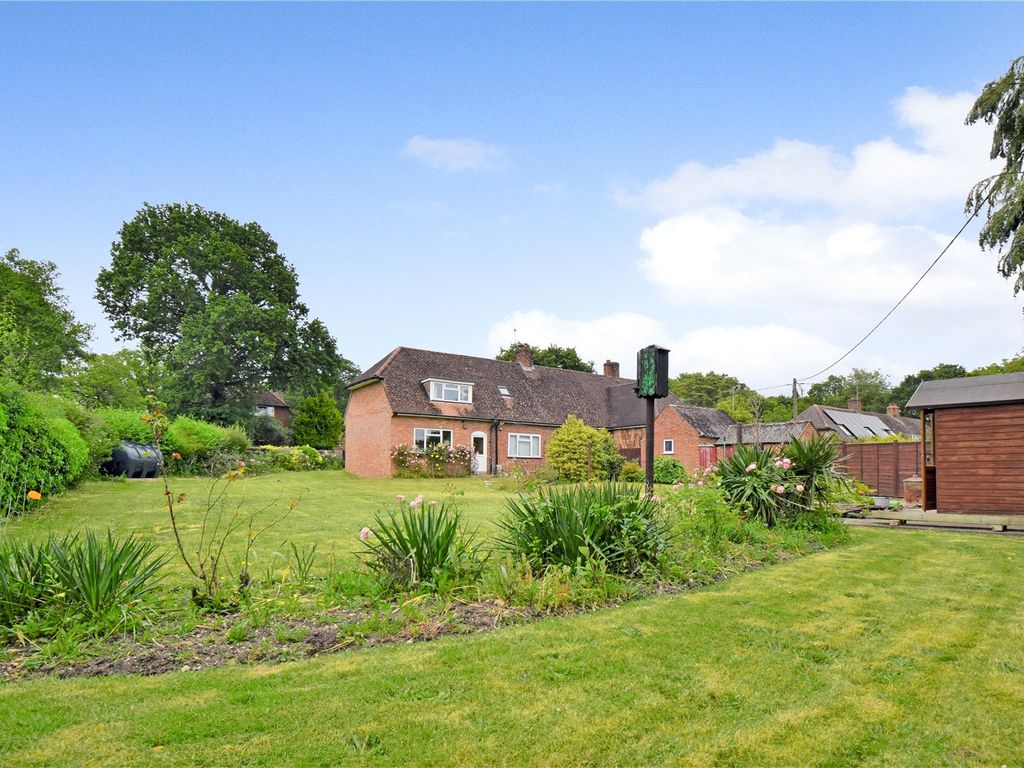 3 bed semidetached house for sale in Beechfield, Frilsham, Thatcham