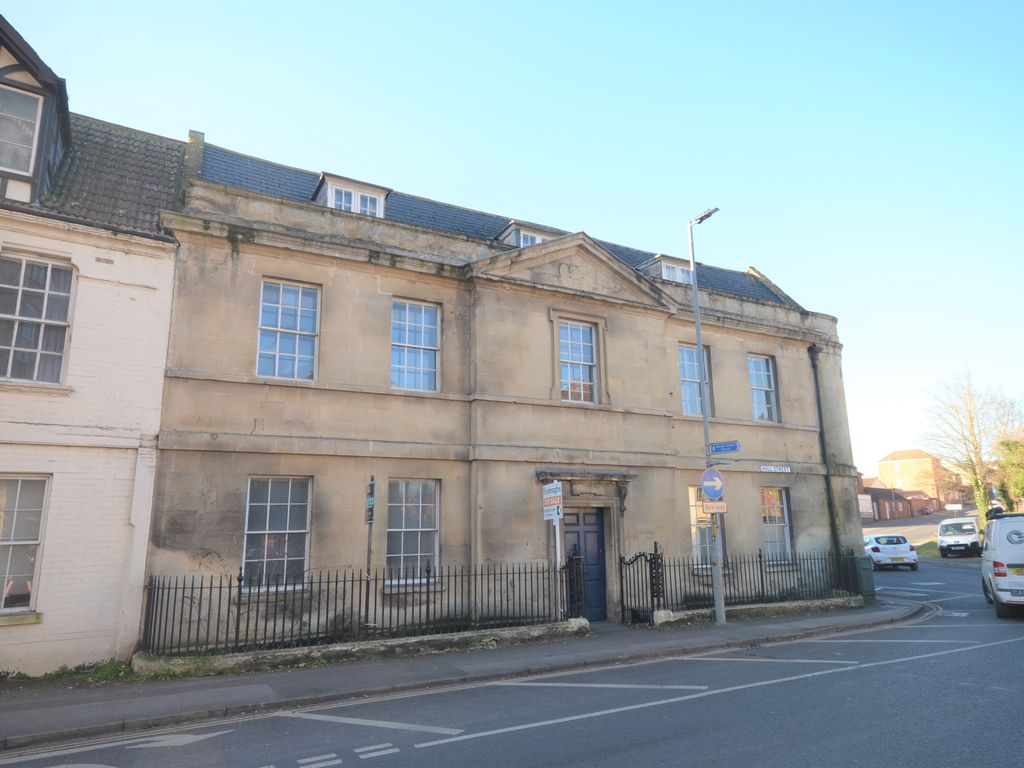 2 bed flat for sale in Hill Street, Trowbridge BA14 Zoopla