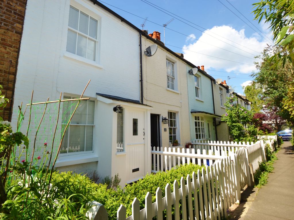 2 bed cottage to rent in Howard Street, Thames Ditton KT7 Zoopla