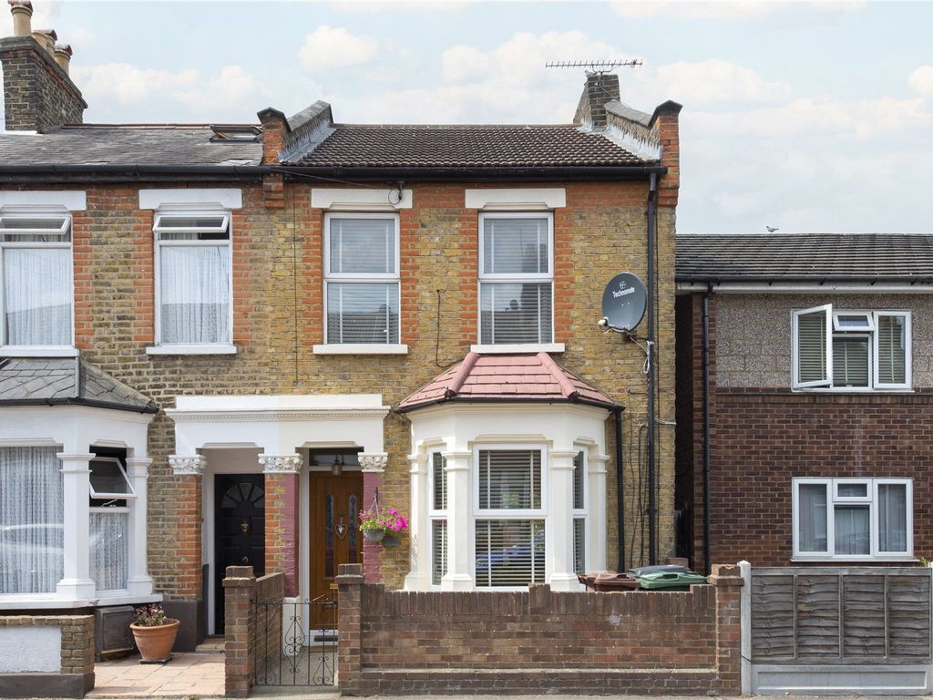 3 bed end terrace house for sale in Chivers Road, Chingford, London E4
