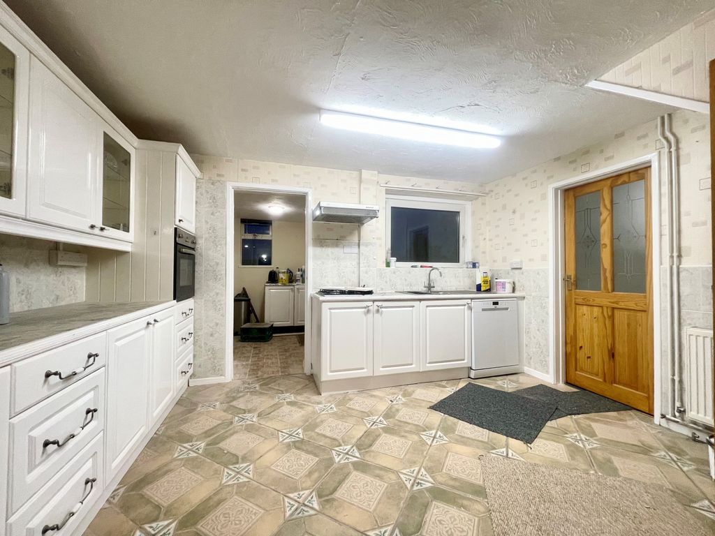 3 bed semidetached house to rent in Queens Road, Littleport, Ely CB6