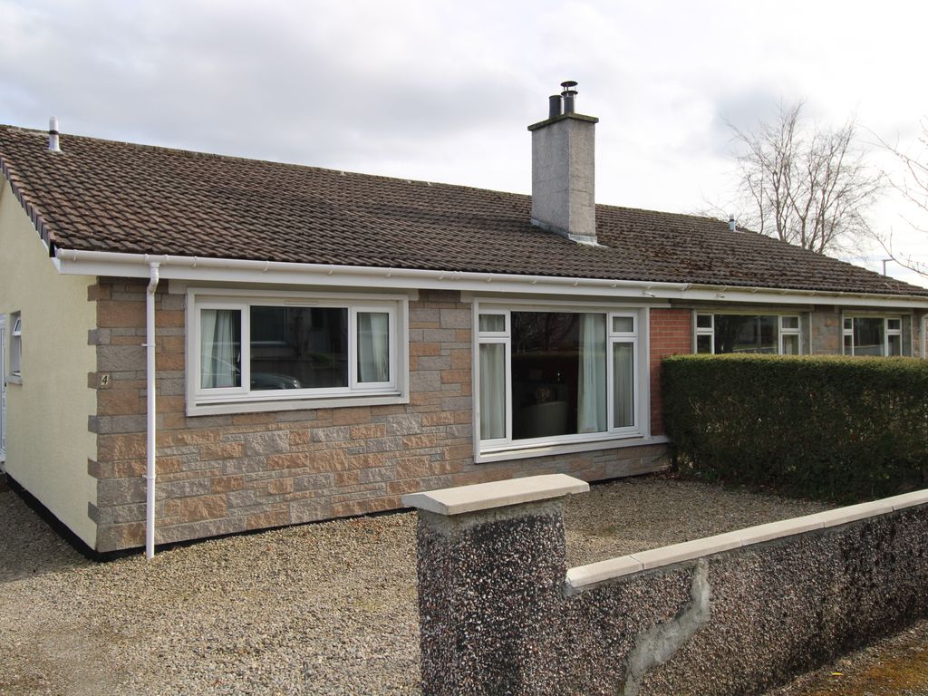 3 bed semidetached bungalow for sale in Rosshill Drive, Maryburgh