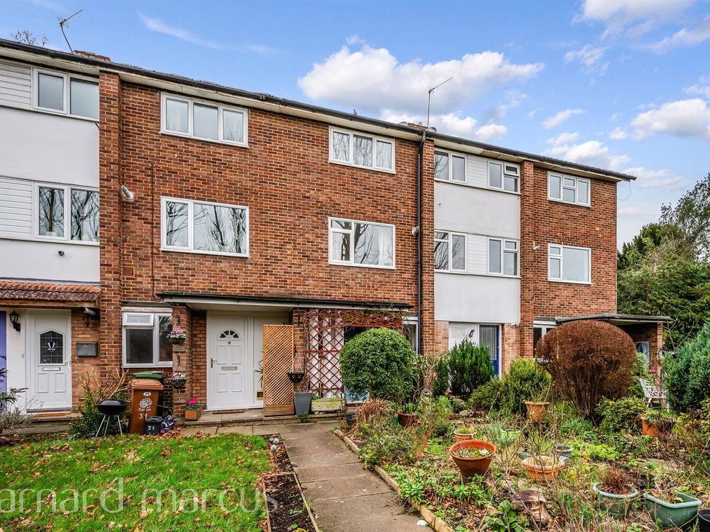 2 bed for sale in Bond Gardens, Wallington SM6, £190,000