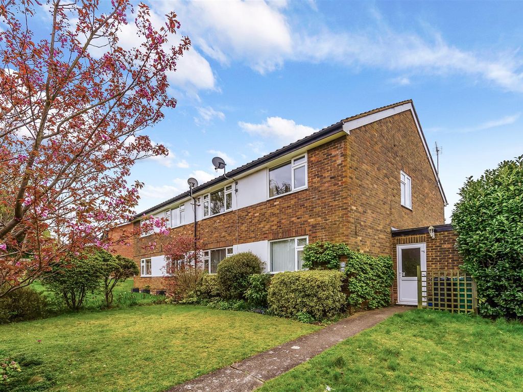 2 bed for sale in Beacon Way, Banstead SM7, £400,000 Zoopla
